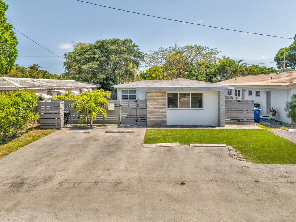 1004 Ne 18th Street - Photo 1