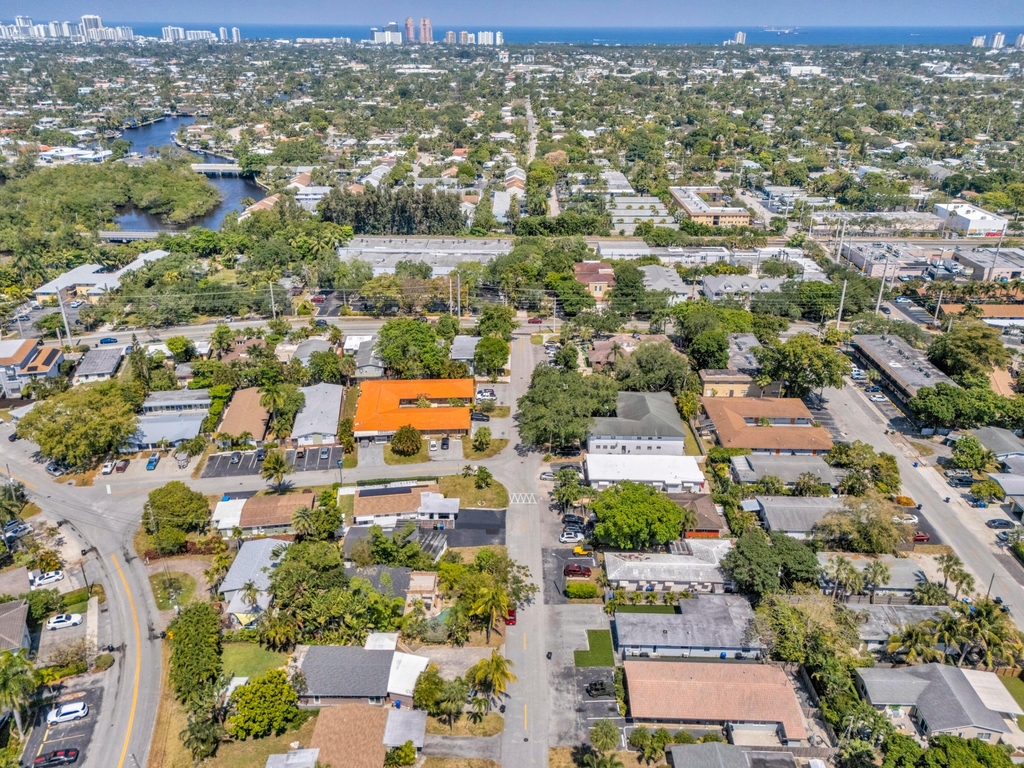 1004 Ne 18th Street - Photo 2
