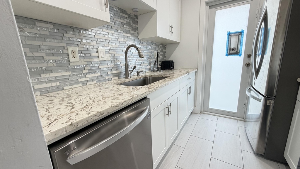 1004 Ne 18th Street - Photo 13
