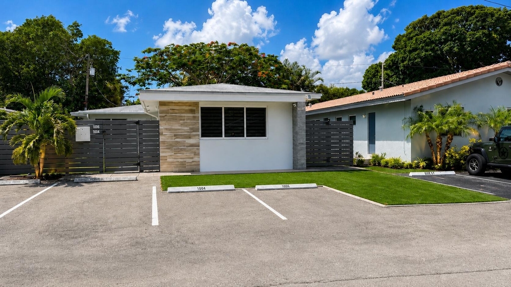 1004 Ne 18th Street - Photo 0