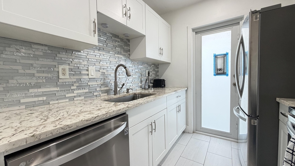 1004 Ne 18th Street - Photo 19