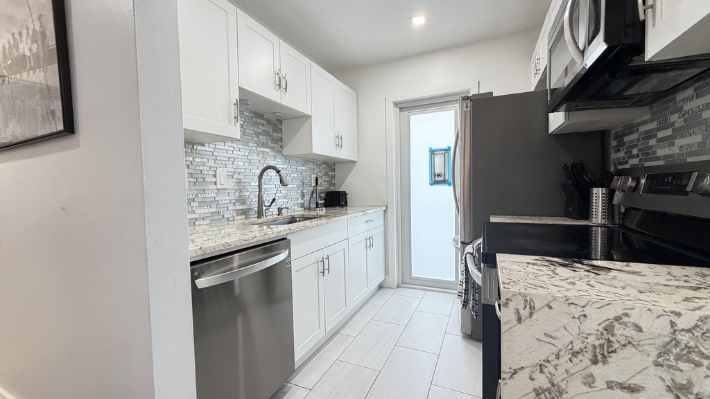 1004 Ne 18th Street - Photo 15