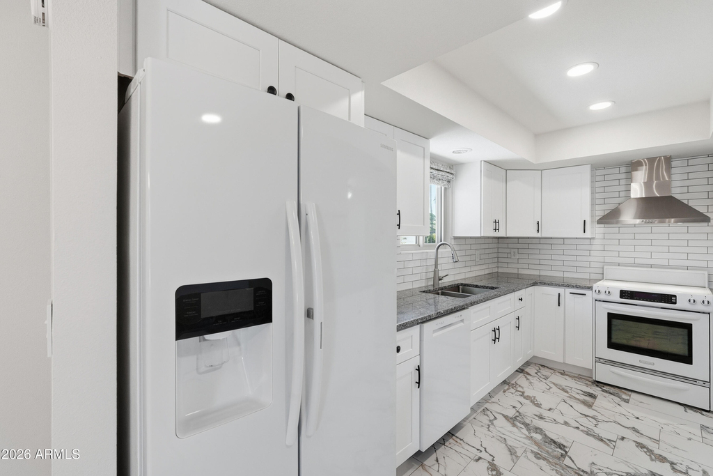 10602 E Elmhurst - Photo 9