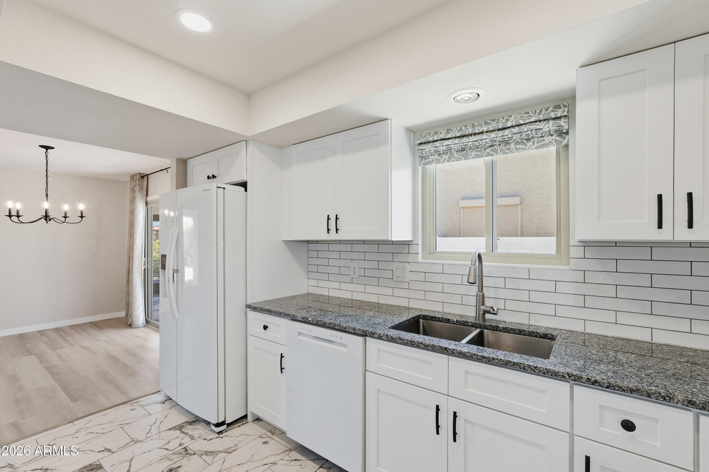 10602 E Elmhurst - Photo 12