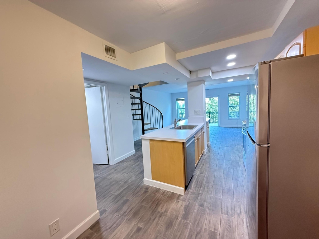 640 Tennis Club Drive - Photo 6