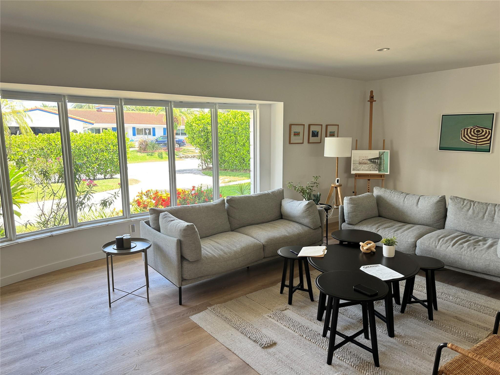 2020 Coral Reef Drive - Photo 8