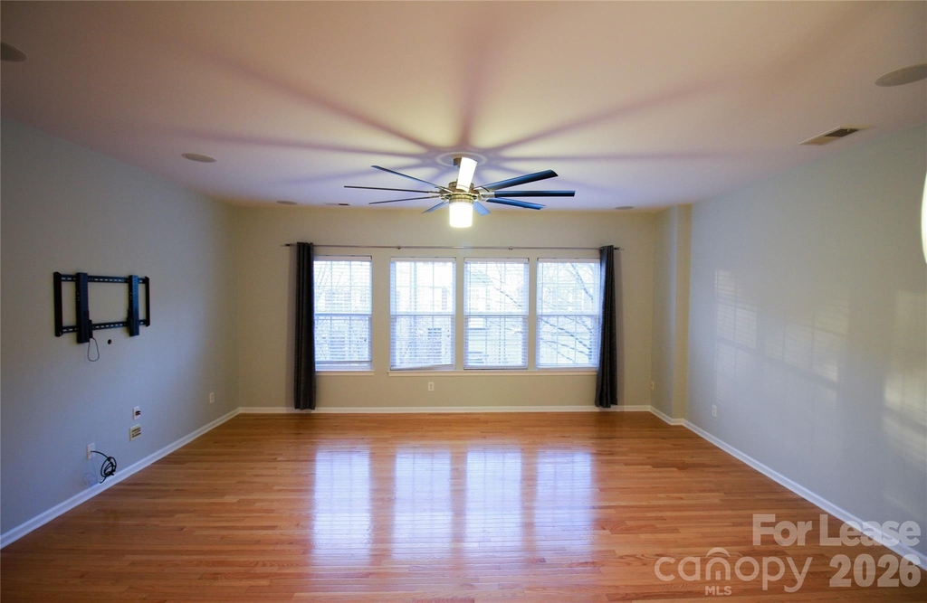264 W Bland Street - Photo 4