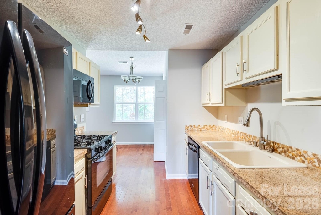 13818 Faversham Court - Photo 7
