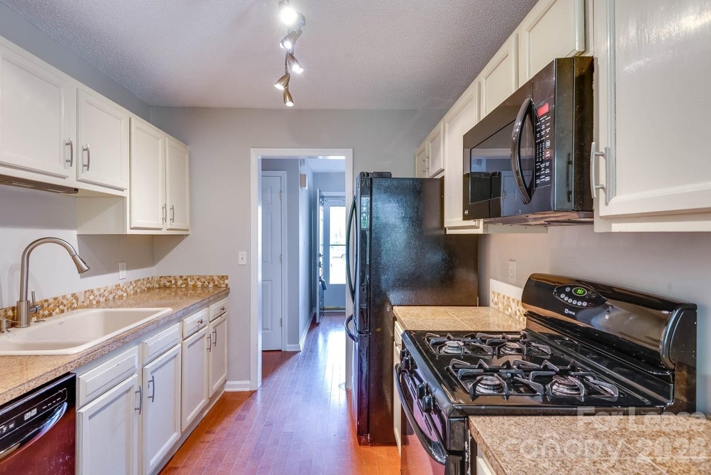 13818 Faversham Court - Photo 6