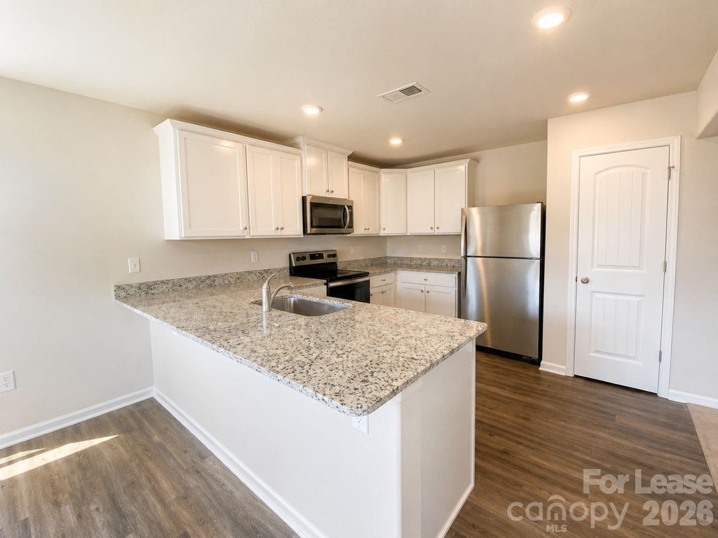 8100 Derby Woods Lane - Photo 4
