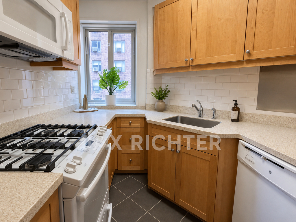 E 20th St - Photo 6
