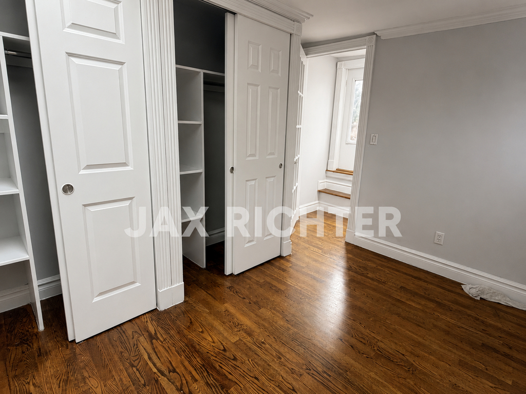 East 13th Street - Photo 5