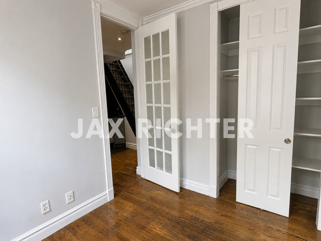 East 13th Street - Photo 7
