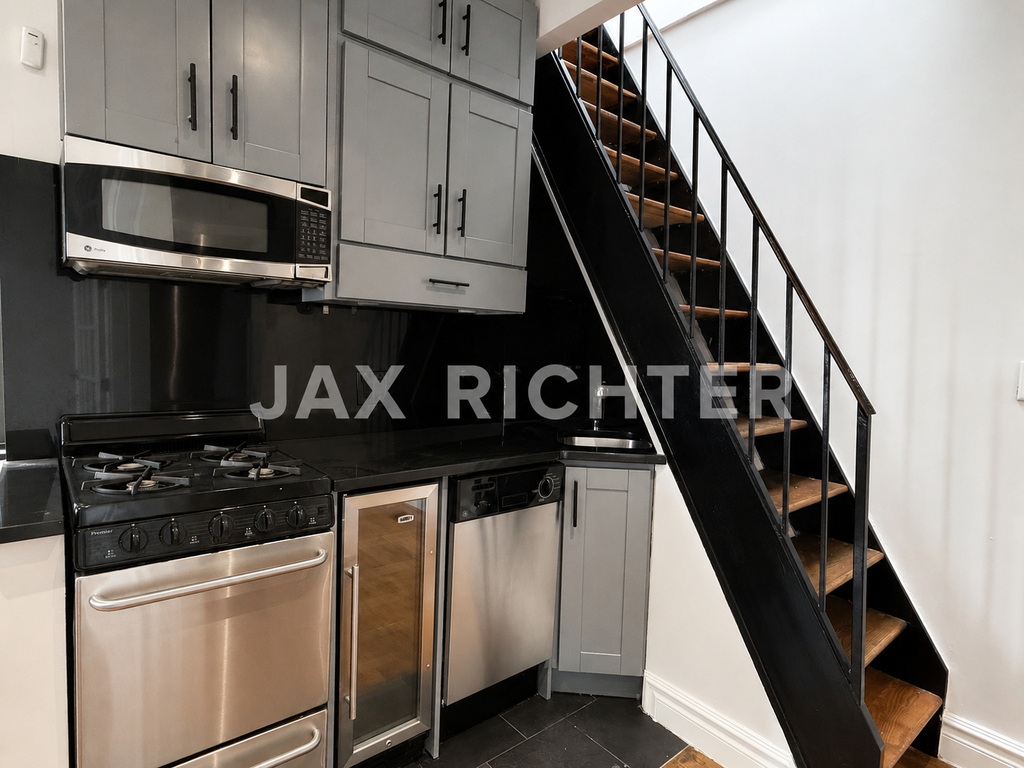 East 13th Street - Photo 3