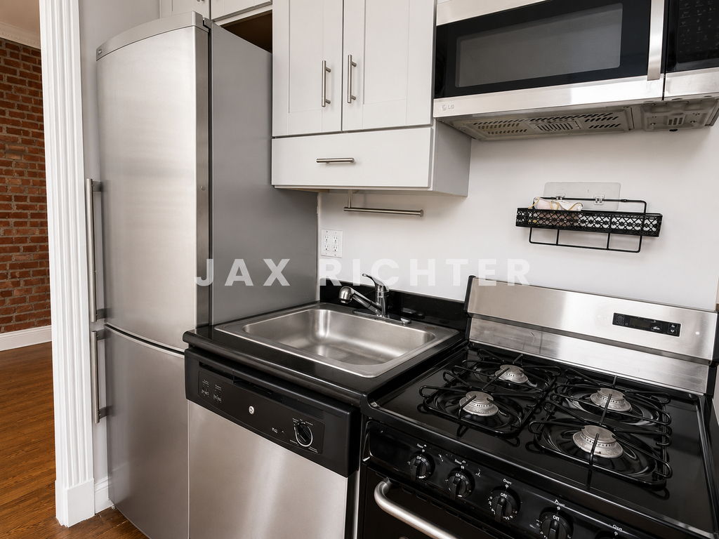 East 13th Street - Photo 6