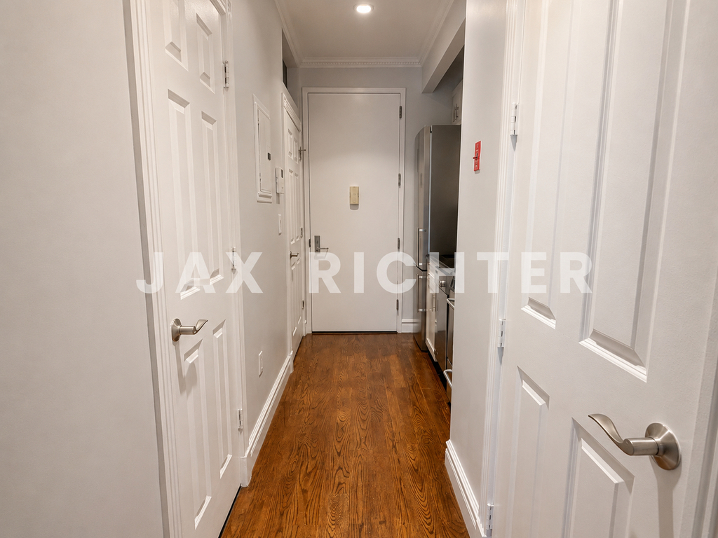 3rd Avenue - Photo 4