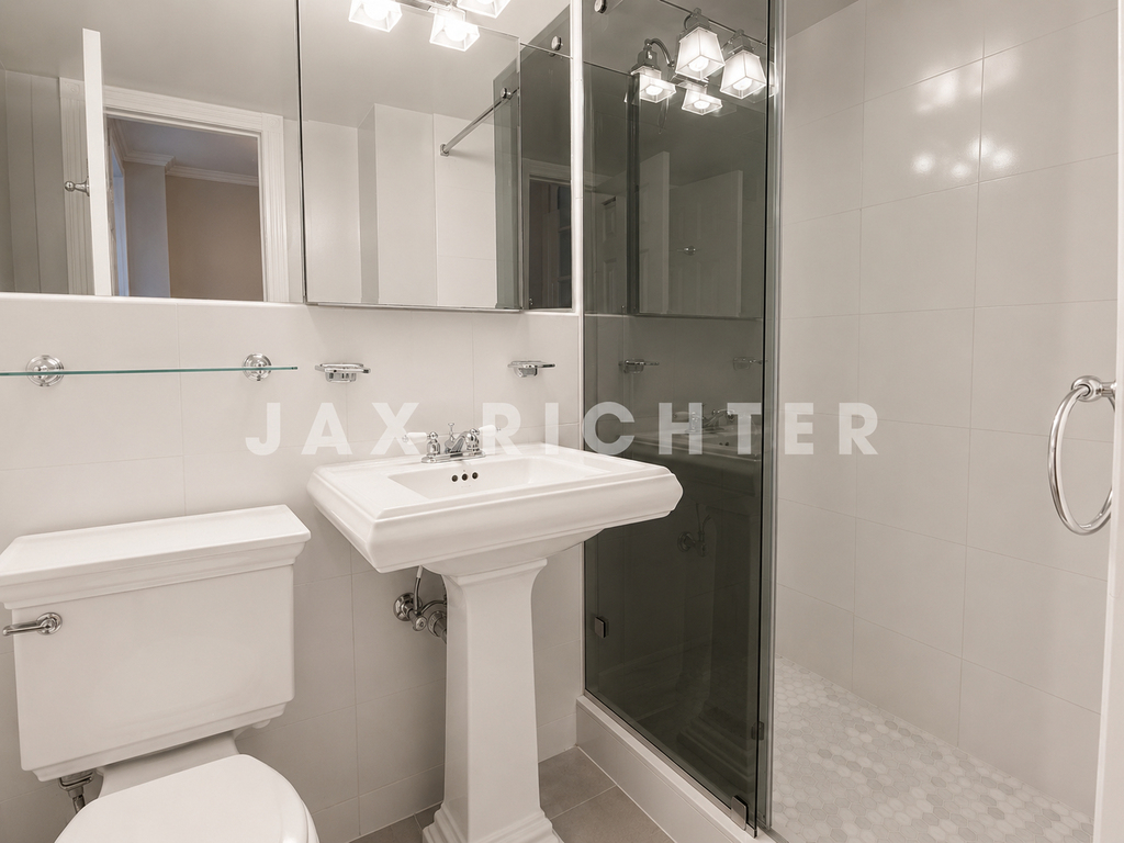 3rd Avenue - Photo 7