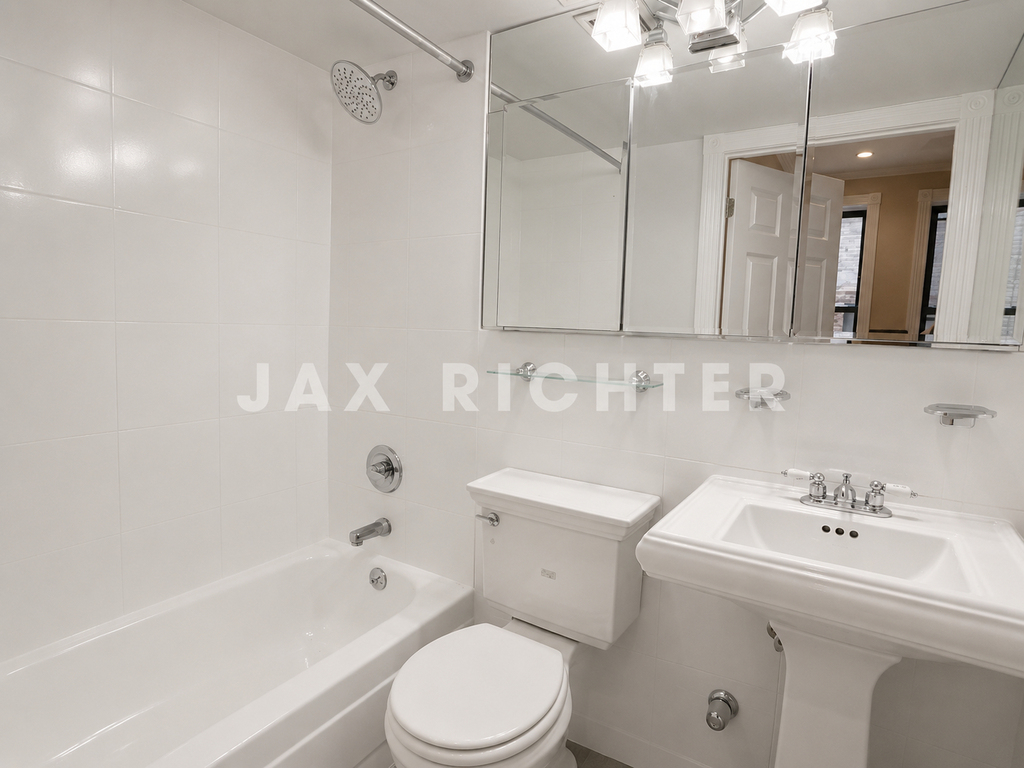 3rd Avenue - Photo 8