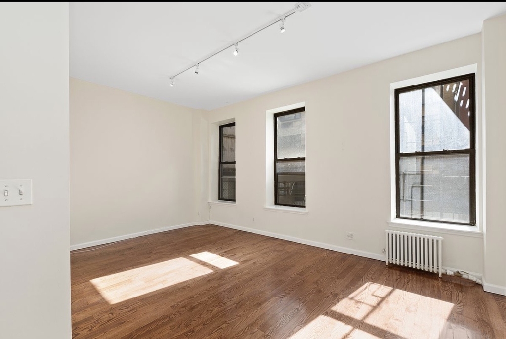 58th St 1st ave - Photo 8