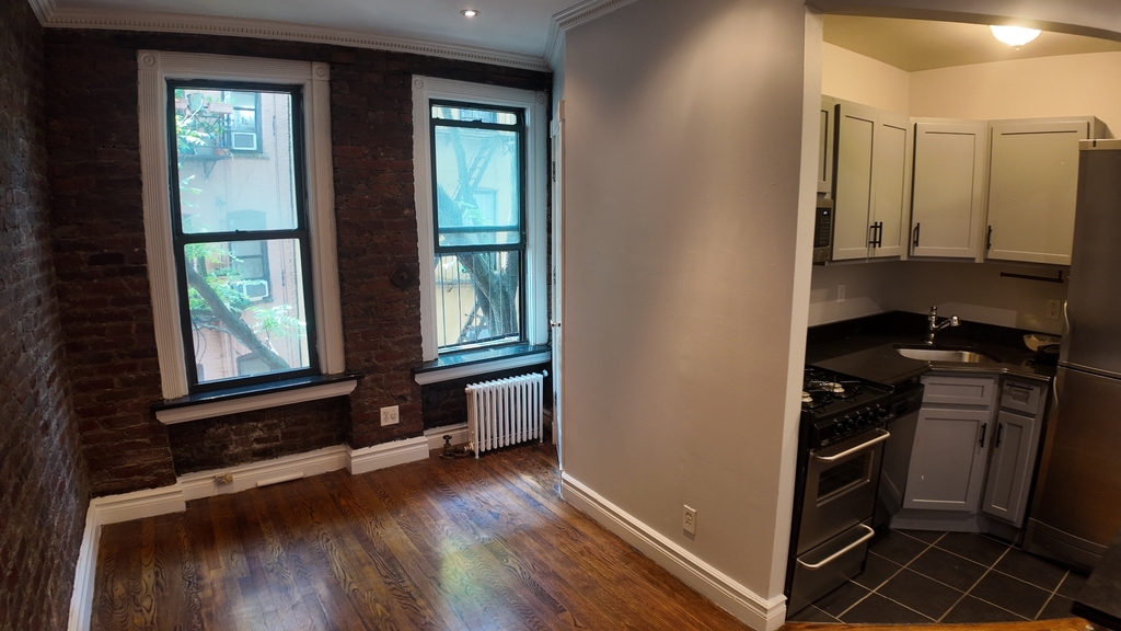 East 13th Street - Photo 2