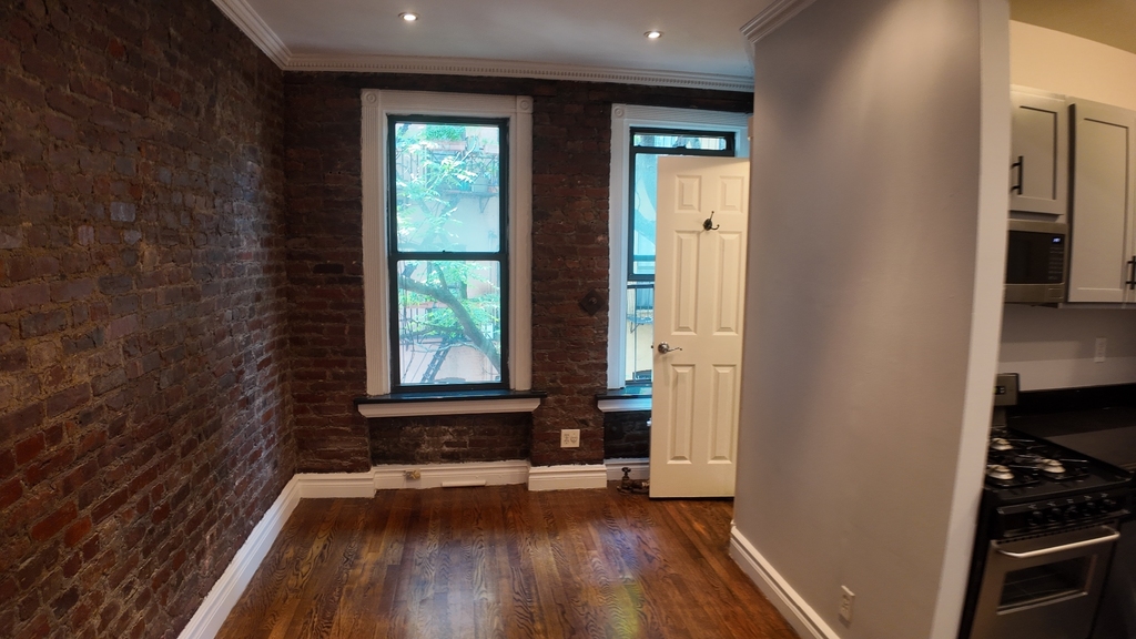 East 13th Street - Photo 6
