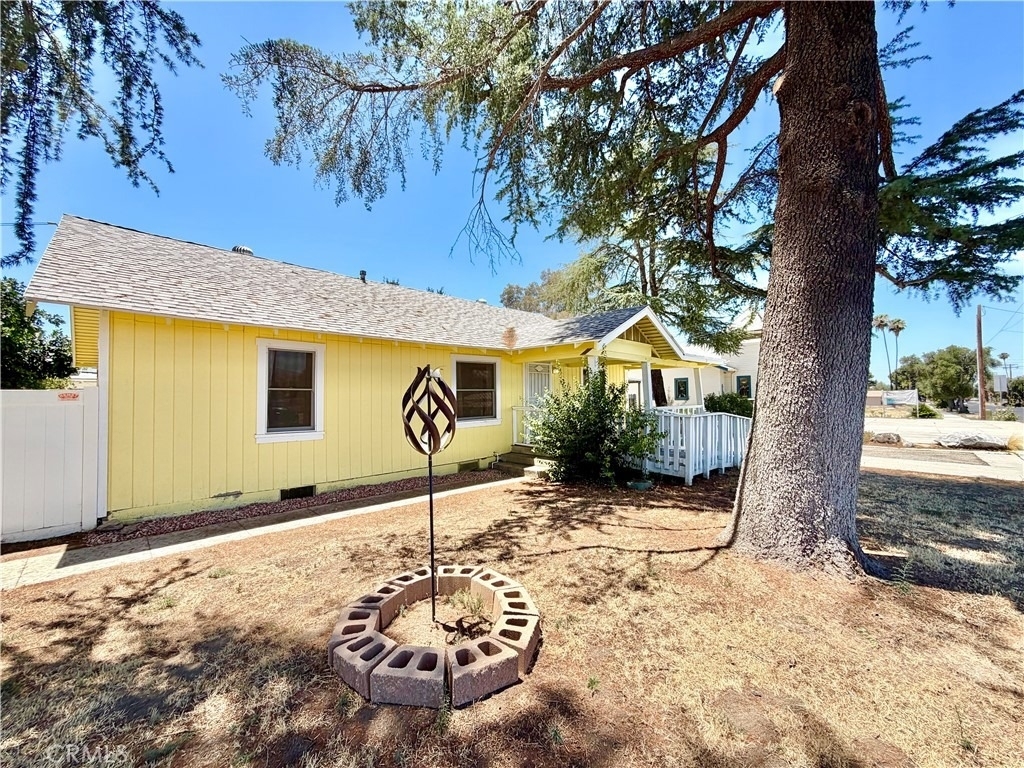 41861 Acacia Avenue - Photo 1
