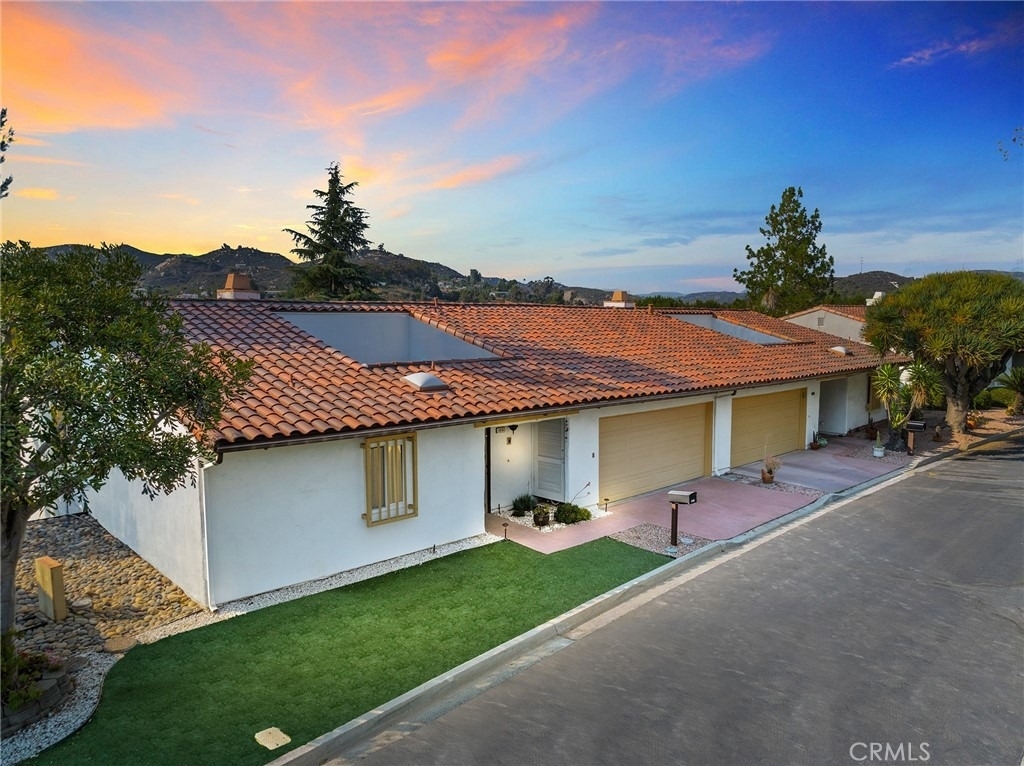 1232 La Paloma Glen - Photo 0