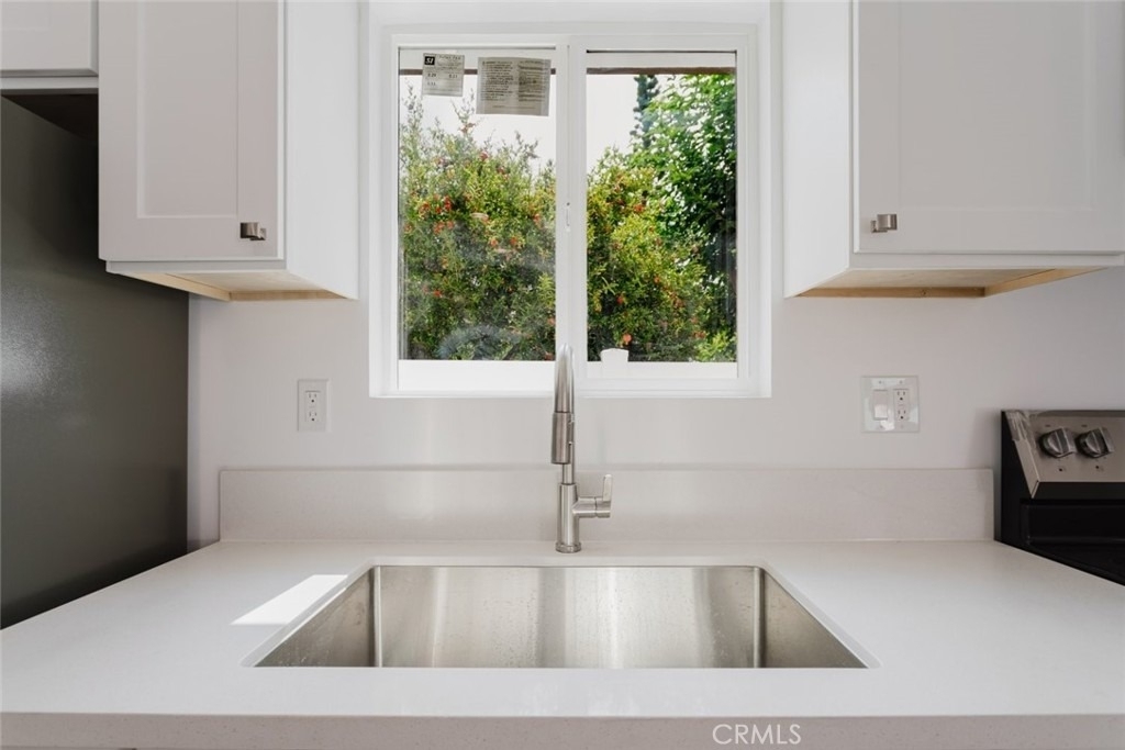 18310 Gresham Street - Photo 10
