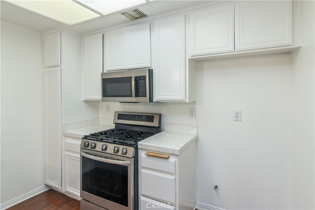 16940 Chatsworth Street - Photo 7