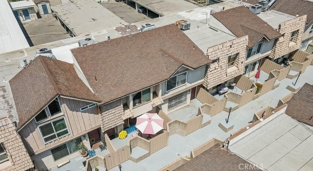 18631 Collins Street - Photo 8