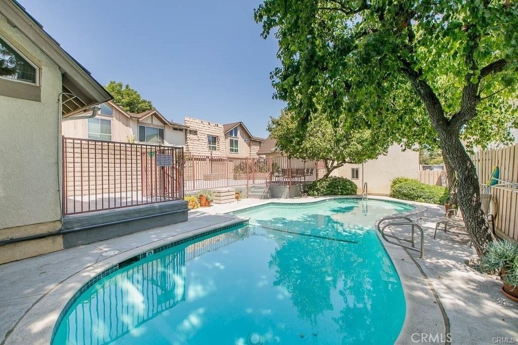 18631 Collins Street - Photo 10
