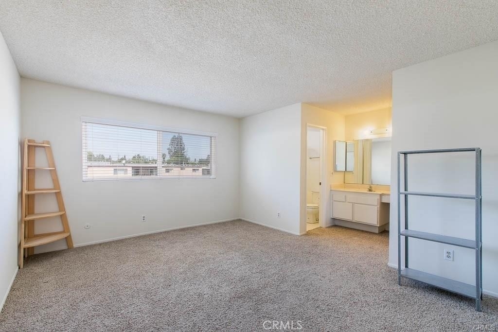 18631 Collins Street - Photo 7