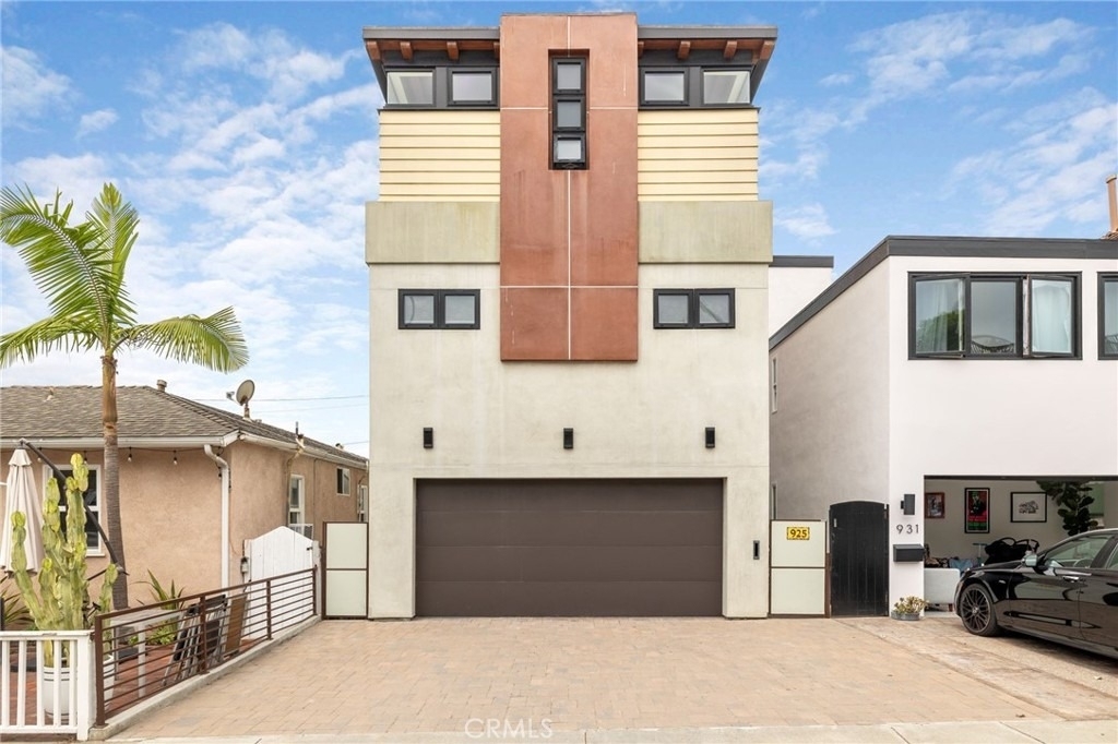 925 Monterey - Photo 1