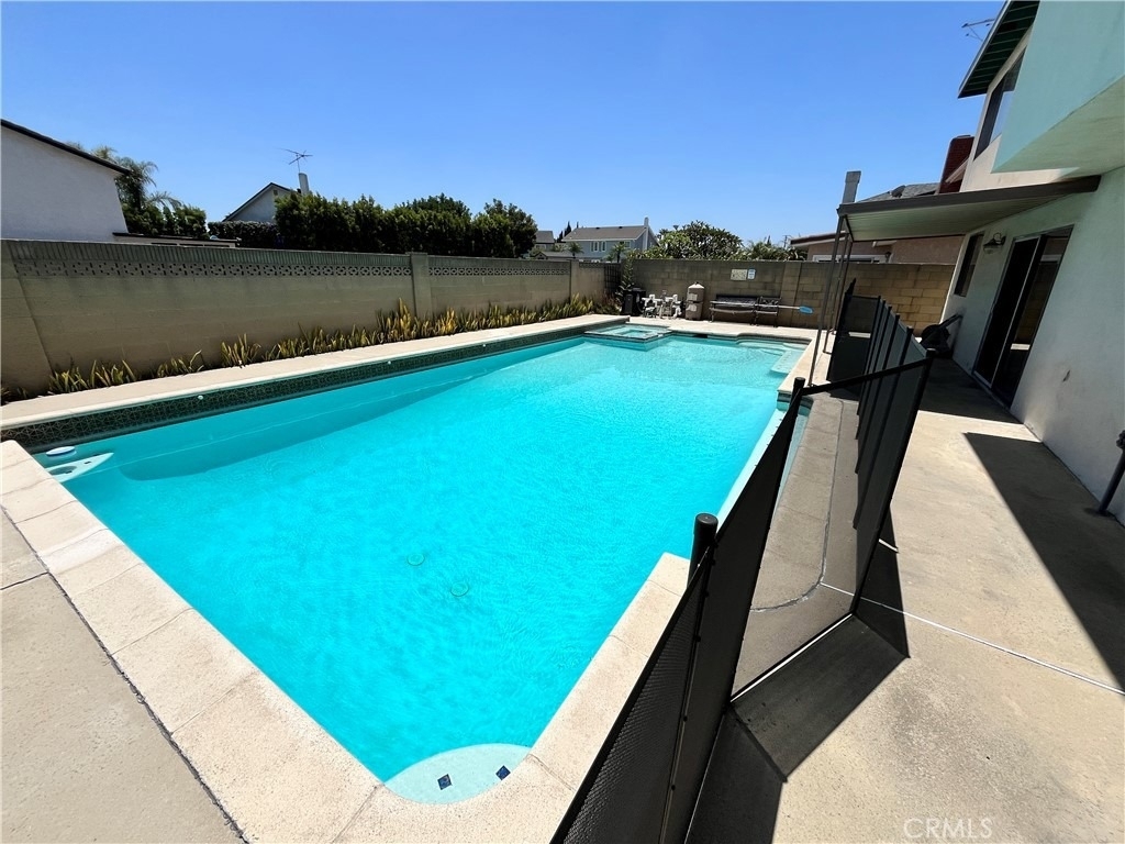 8252 Suffield Street - Photo 2
