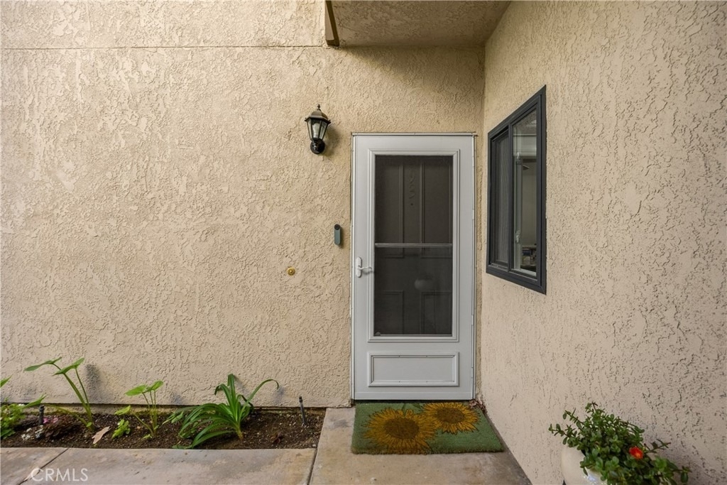 22709 Lakeway Dr - Photo 2