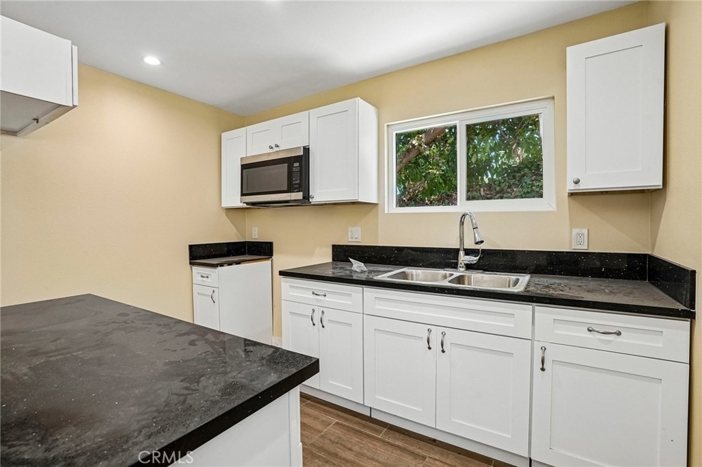 1616 1/2 E 89th Street - Photo 8