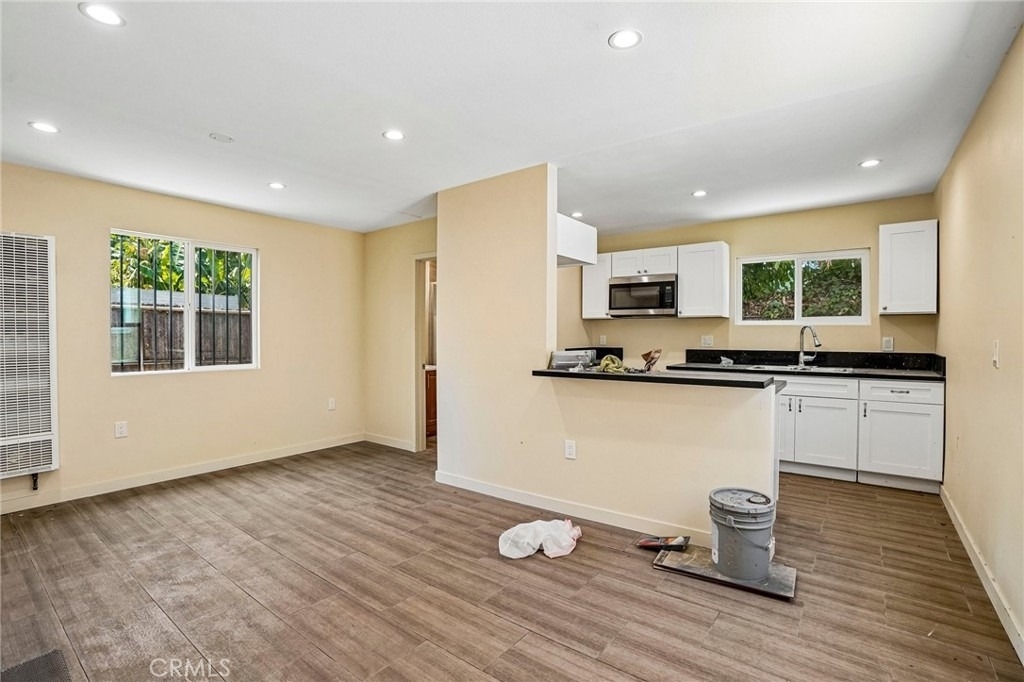 1616 1/2 E 89th Street - Photo 4