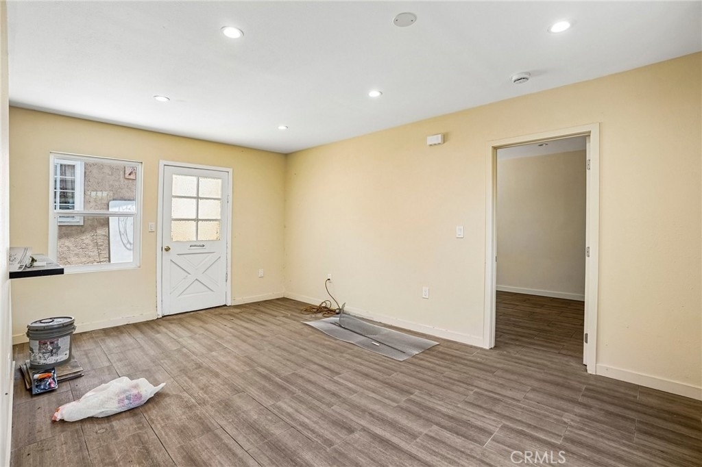 1616 1/2 E 89th Street - Photo 5