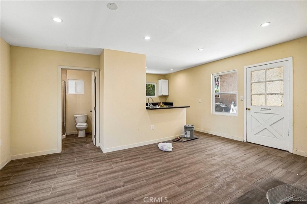 1616 1/2 E 89th Street - Photo 6