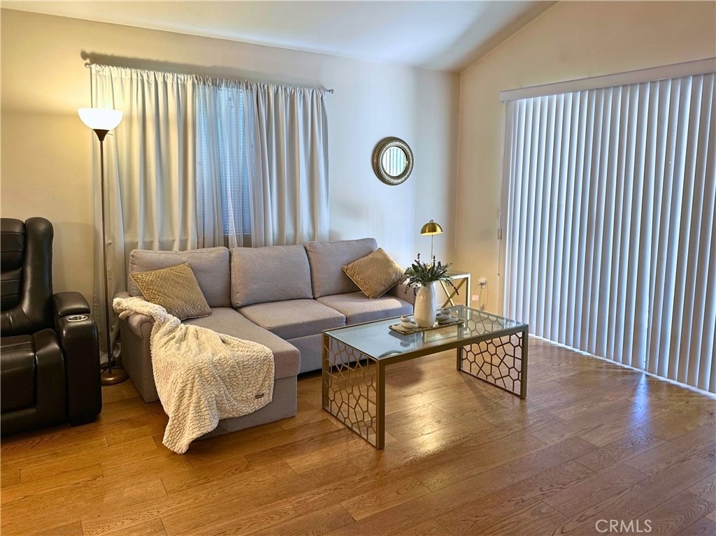 19051 Primrose - Photo 2