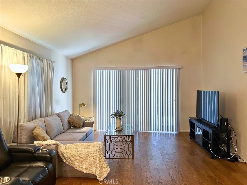 19051 Primrose - Photo 1