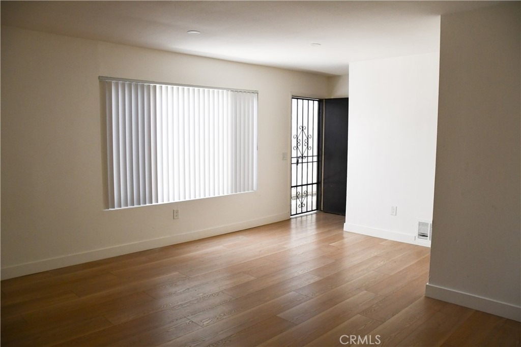 994 Valencia - Photo 5