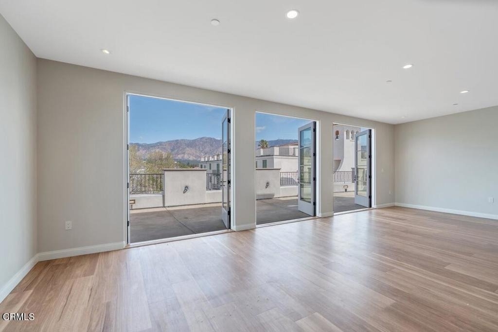 533 E Union Street - Photo 3