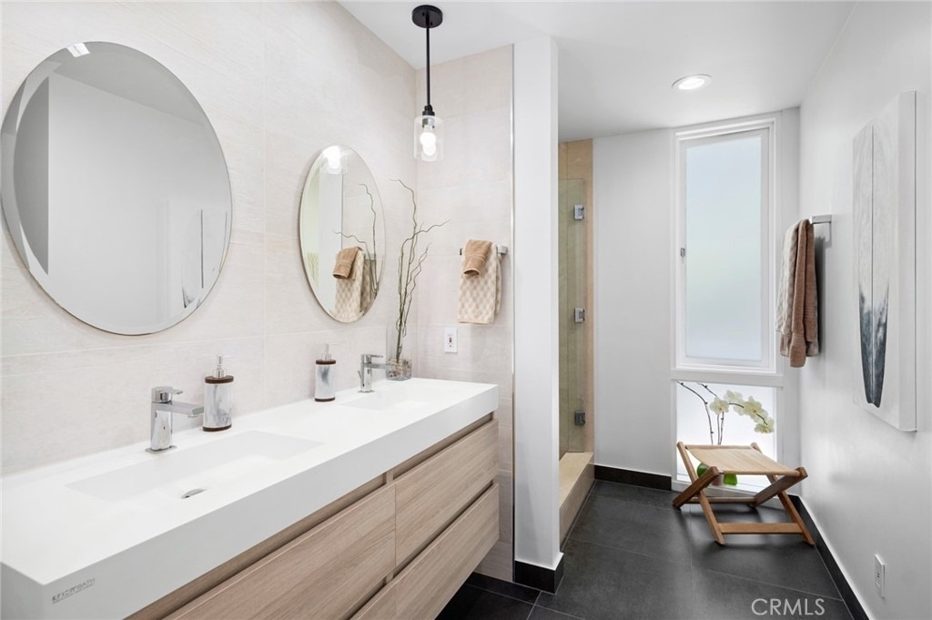 1061 Skyline Drive - Photo 18