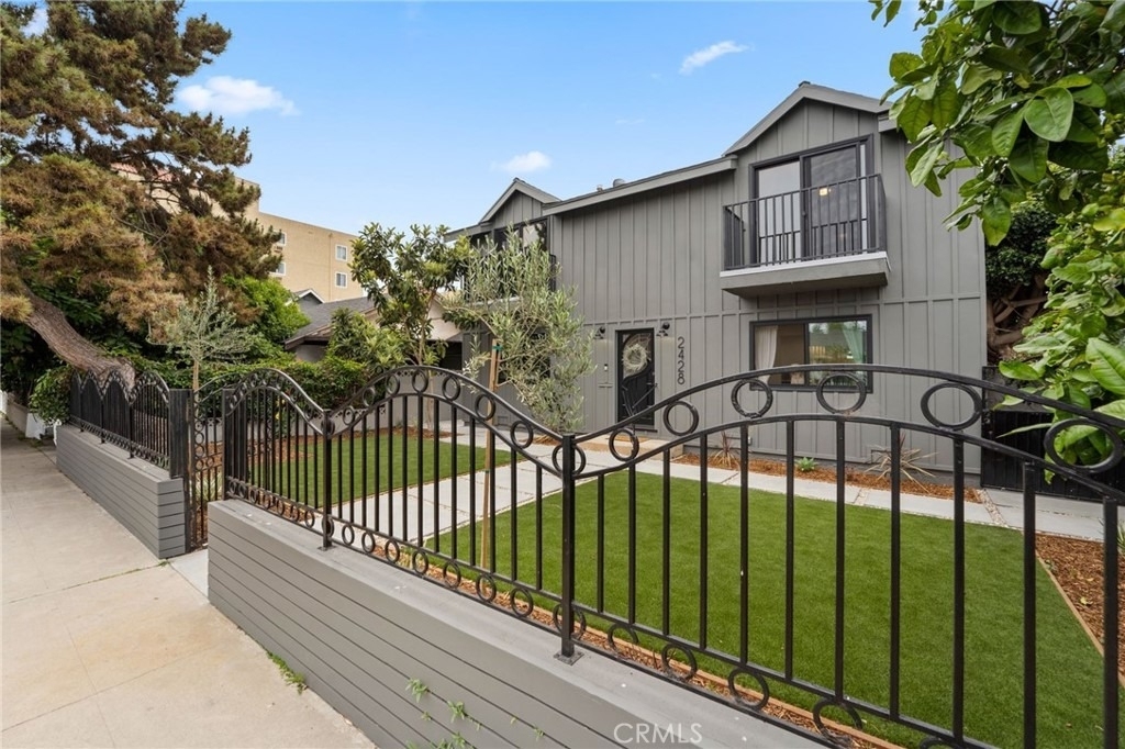 2428 Glyndon Avenue - Photo 3