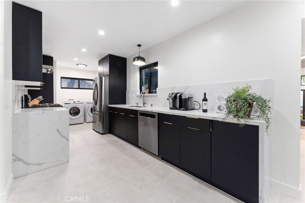 2428 Glyndon Avenue - Photo 11
