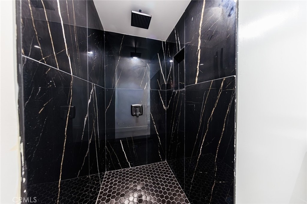 2426 S West View Street - Photo 8