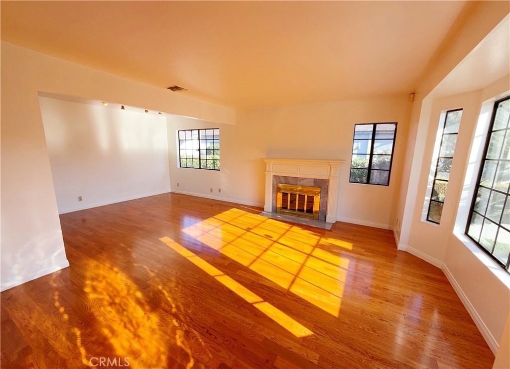 1050 Mayflower Avenue - Photo 1