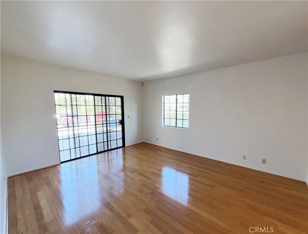 1050 Mayflower Avenue - Photo 11