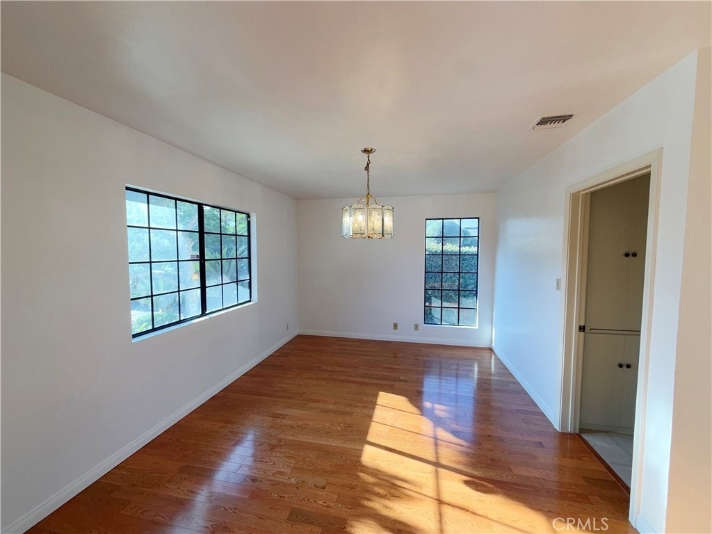 1050 Mayflower Avenue - Photo 2